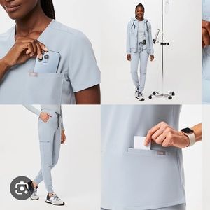 FIGS XS Dusty Blue Scrub Set USED